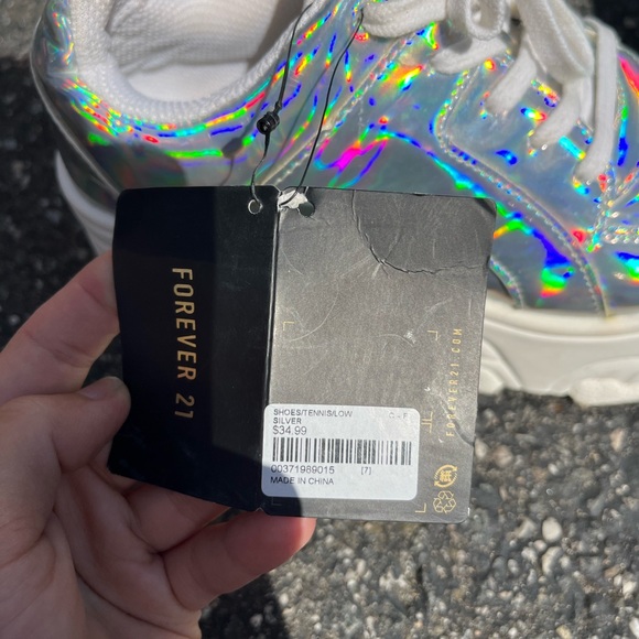 Holographic platform sneakers, from forever 21. Never worn - Picture 4 of 8